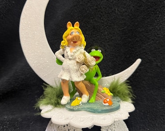 Beach Picnic Miss Piggy Kermit Frog Wedding Cake Topper MUPPETS Groom top. Birthday annaversary engagaement centerpiece
