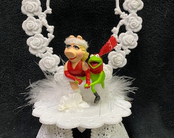 Miss Piggy and Kermit Frog Wedding Cake Topper Groom top Winter wonderland Ice skating Snow Muppets pig frog So cute heart