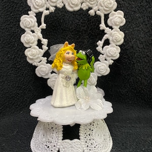 Miss Piggy Kermit the Frog Wedding theme Wedding Cale Topper or Glasses, Knife set or Guest Book Mupphets
