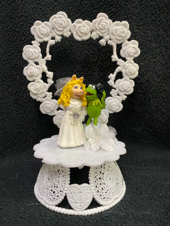 Miss Piggy Kermit the Frog Wedding theme Wedding Cale Topper or Glasses, Knife set or Guest Book Mupphets