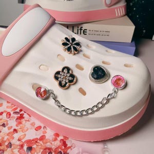 Simple luxury Flower Shoe Charms – Heart Shape Bling Rhinestones, Pearls & Gems – DIY Shoe Decorations for Women,Parties