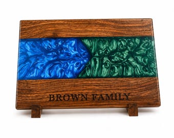 Tabla de embutidos personalizada de nogal con resina epoxi y patas, bandeja de servir personalizada, regalo de boda