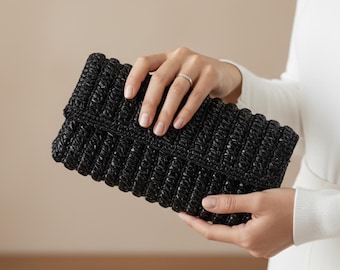 Bolso de mano de crochet negro hecho a mano, bolso de noche de hilo de papel brillante, bolso Abiye minimalista y elegante.