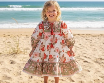 Vestido de algodón para niña con estampado floral verde salvia serigrafiado a mano – Vestido bohemio con cuello anudado y mangas abullonadas