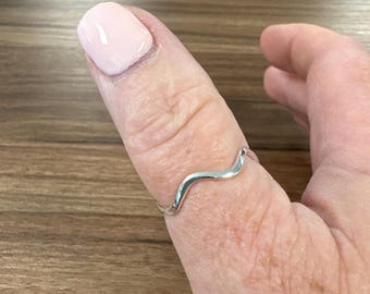 Sierlijke sterlingzilveren zigzagring - minimalistische duimring