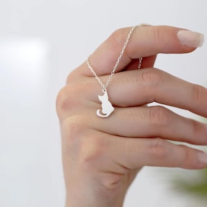 Cute Cat Necklace/ 925 Sterling Silver Necklace/ Pet Lover Jewelry/ Simple Cat Charm Necklace/ Tiny Kitty Cat Pendant/ Everyday Wear Gift.