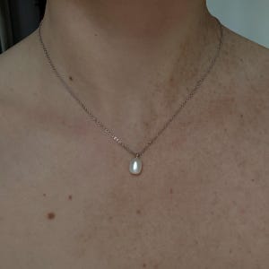 Dainty Freshwater Pearl Pendant Necklace, Minimalist 925 Sterling Silver Jewelry, White Pearl Drop Necklace, Delicate Wedding Necklace.