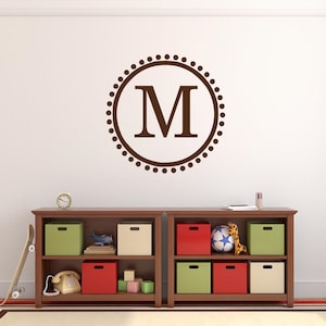 Calcomanía de pared inicial de puntos circulares, monograma de vinilo personalizado, letra única de borde de marco redondo