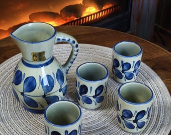 Vintage Oostenrijkse keramische kan en kopjes, blauwe faience bloemenset