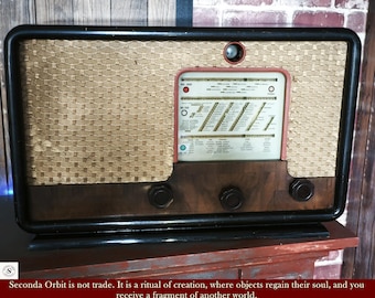 Art Deco Tube Radio – Restored Belgian SBR 542 with Lighted Dial, 1940s Cabinet