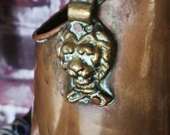 Antique Copper Fireplace Pitcher with Lion Heads & Delft Handle – Rustic Coal Scuttle