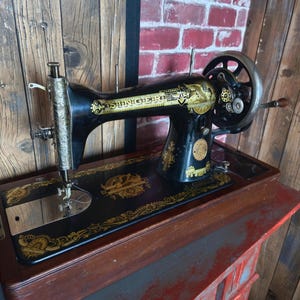 Une Machine à Coudre Singer à Pédale Vintage Fabriqué En 1925 Photo