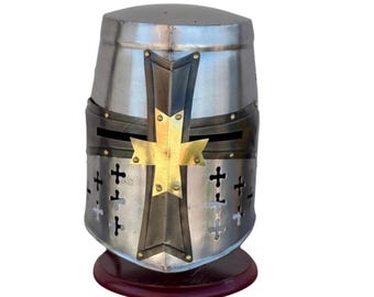 Casco de cruzado templario / Armadura de caballero medieval con cruz de latón