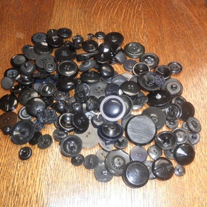 Plastic button, simple heart-shaped, black, 15mm, 4pcs.