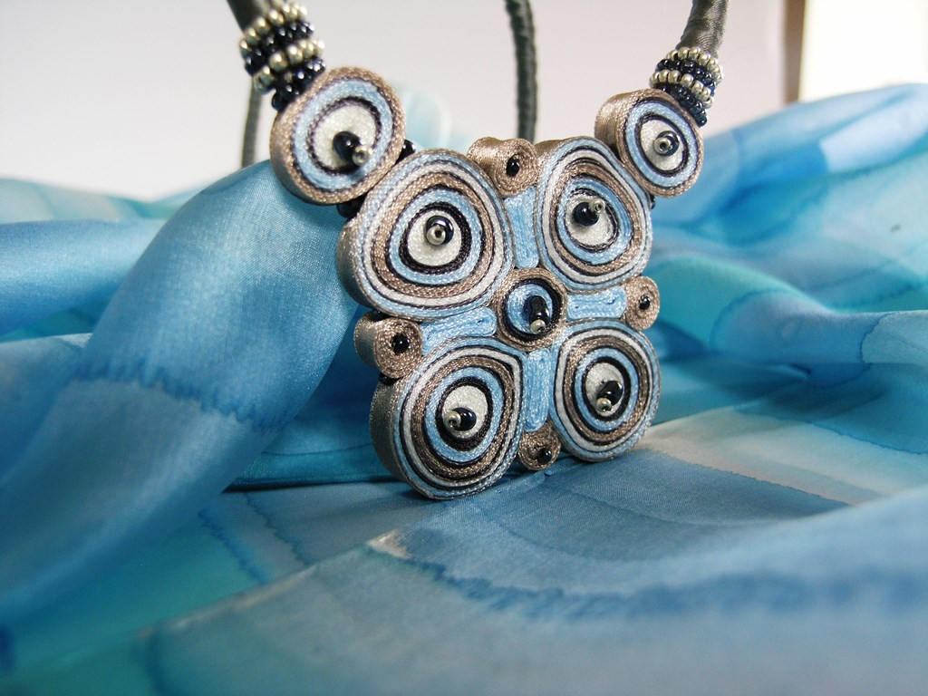 New 268109 Gil Hand Sculpted Fabric Silk Necklace
