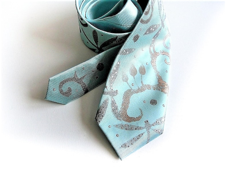 necktie gray