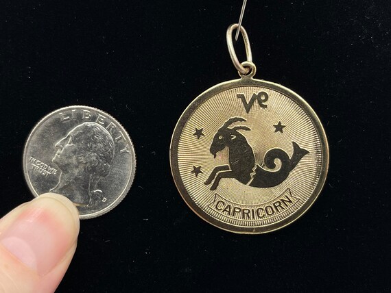 1.25” Capricorn Medallion Pendant Gold Tone Astro… - image 3