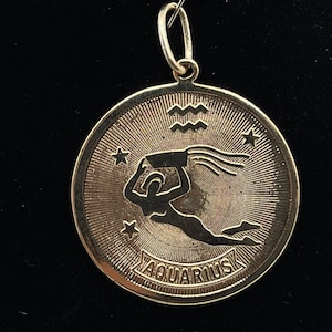 Vintage 1970s 1.25” Aquarius Medallion Pendant Gold Tone Astrology Witch Witchcraft Celestial Birthday January February Zodiac Horoscope
