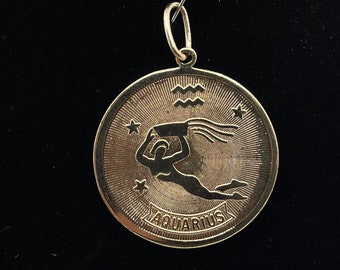 Vintage 1970s 1.25” Aquarius Medallion Pendant Gold Tone Astrology Witch Witchcraft Celestial Birthday January February Zodiac Horoscope