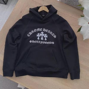 Pull à capuche noir classique, confort et style au quotidien,