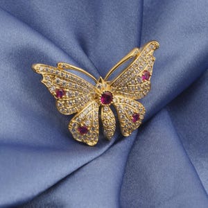 Broche Vintage de Pombinhos - Alfinete Prateado de Pássaro em Galho com Cristais Vermelhos - Presente de Aniversário
