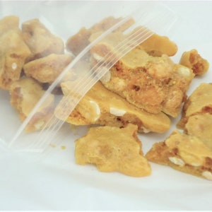 Peanut Brittle en Praline GEASSORTEERDE Set VOORBEELDzakjes Ken's Airy Crunch Homemade Candy Bag afbeelding 3