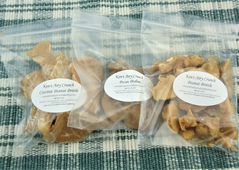 Peanut Brittle en Praline GEASSORTEERDE Set VOORBEELDzakjes Ken's Airy Crunch Homemade Candy Bag afbeelding 1
