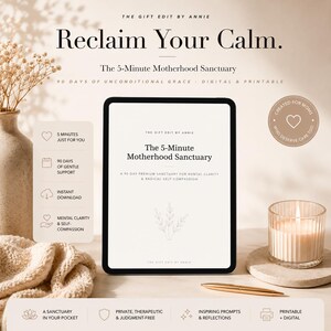 Könnte beinhalten: Ein digitales Tablet zeigt den Titel The 5-Minute Motherhood Sanctuary, ein 90-tägiges Premium-Refugium für geistige Klarheit und radikales Selbstmitgefühl. Der Bildschirm zeigt eine Strichzeichnung von Blättern und den Text The Gift Edit by Annie.