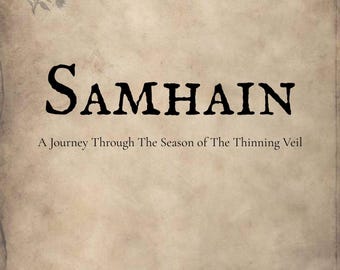 Puede incluir: Un fondo de estilo pergamino beige con una ilustración negra de un cuervo posado en una rama en la esquina superior izquierda. El texto dice SAMHAIN en letras negras grandes, seguido de A Journey Through The Season of The Thinning Veil.