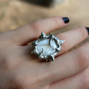 Y2K Spiky Ring: Süßwasserperle, Cybercore Grunge Schmuck