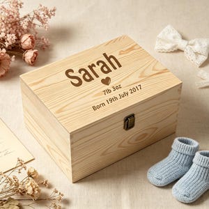 Caja de recuerdos personalizada para bebé, caja de madera grabada, recuerdos únicos para recién nacidos, un regalo para una madre primeriza.