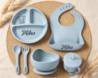 Kit de alimentación de silicona personalizado para bebés, babero de silicona grabado, kit de alimentación con dibujos animados para bebés pequeños, kit de alimentación con nombre.