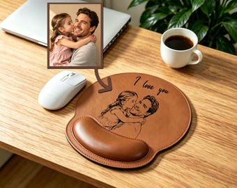 Alfombrilla de ratón de cuero con estampado fotográfico personalizado y reposamuñecas / Regalo del Día del Padre 2026 para papá de parte de su hija / Regalo de escritorio personalizado para su esposo.