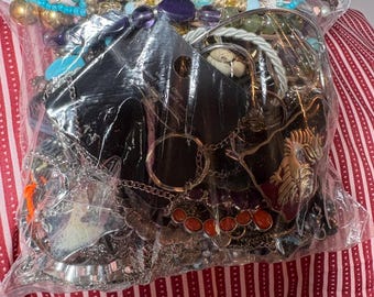 Bag of miscellaneous jewelry