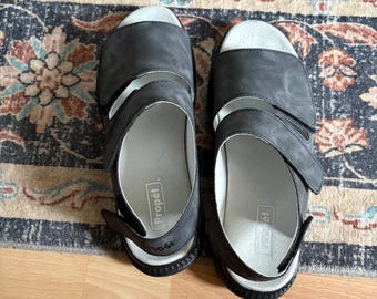 Propet TravelActiv Scottsdale Sandals in black, size 10
