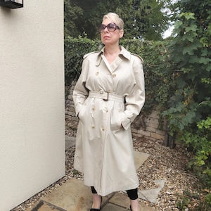Aquascutum vintage flared Trench coat double breasted light beige size 14 to 16.[circa 1980s] No noticeable stains or damage.
