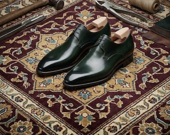 Scarpe Oxford brogue da uomo, fatte a mano in pelle verde, modello monopezzo. Ideali per occasioni formali.