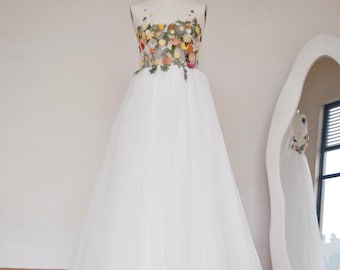 V Neck Floral 2026 Bridal Dress: Ivory Embroidered Lace Colorful Wedding Dress