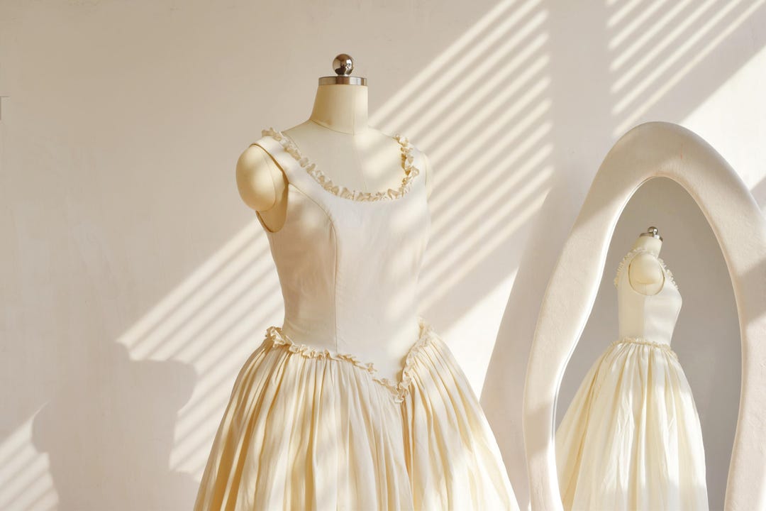 Vintage Cotton Bridal Gown/ Warm Ivory Classic Wedding Dress: Basque ...
