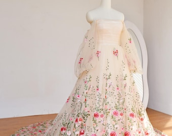 Embroidered Lace Champagne Wedding Dress/Rose Flowers Lace Engagements Dresses/Garden Bridal Gown