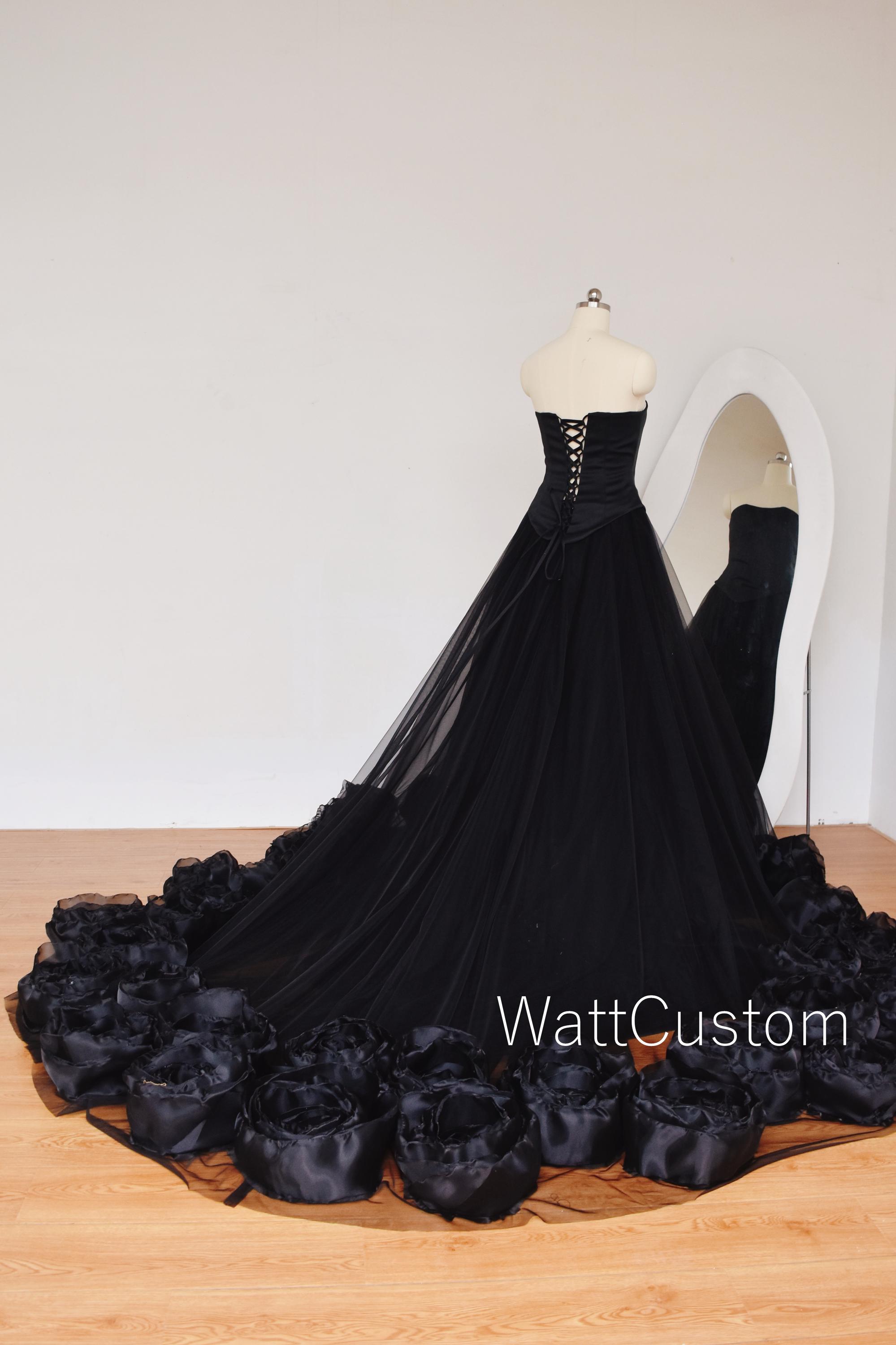 black lightweight dress Solenne Black Elegance Pleated Halter Dress M