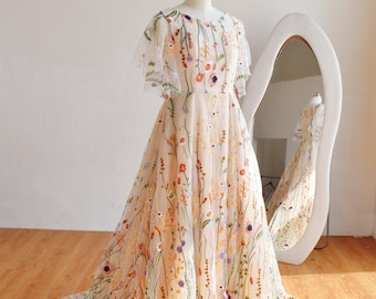 Embroidered Lace Garden Wedding Dress: Flutter Sleeve A-line Floral Outdoor Bridal Gown