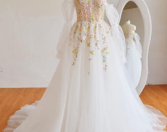 Embroidered Beaded Lace Ivory Wedding Dress/ Romantic  Flowers Lace Engagements Dresses/Garden Bridal Gown