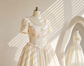 Vintage Floral Cotton Wedding Dress: Ivory Basque Waistline Bridal Gown