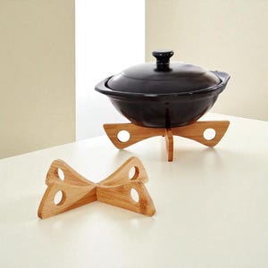 Wooden Cross Trivet for Hot Pots & Pans Heat-Resistant Anti-Slip Table Mat