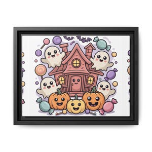 Puede incluir: Impresión en lienzo enmarcada que presenta una escena de Halloween caprichosa. Una casa rosa con una puerta y ventanas sonrientes está rodeada de fantasmas sonrientes, calabazas, caramelos y murciélagos. La obra de arte está sobre un fondo blanco.