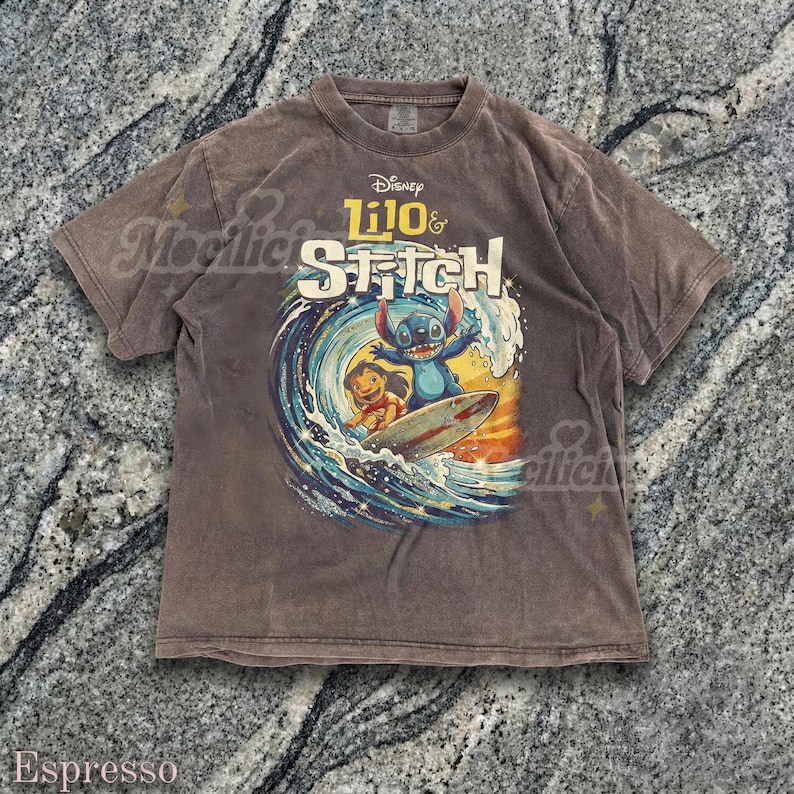 Vintages Lilo & Stitch 90er Jahre Grafikdesign Comfort Colors® Tshirt, D1sney Surfing Retro Faded Tee, Ohana Y2k Streetwear, Cartoon Liebhaber Geschenk Bild 5
