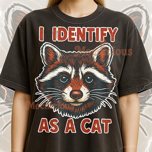 「I Identify As A Cat」アライグマの海賊版Tシャツ、ヴィンテージのおもしろ動物レトロTシャツ、90年代風の復刻版、「I Identify As A Cat」アライグマのセーター