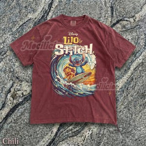 Vintages Lilo & Stitch 90er Jahre Grafikdesign Comfort Colors® Tshirt, D1sney Surfing Retro Faded Tee, Ohana Y2k Streetwear, Cartoon Liebhaber Geschenk Bild 3