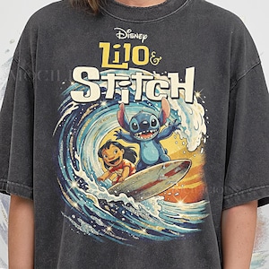 Vintages Lilo & Stitch 90er Jahre Grafikdesign Comfort Colors® Tshirt, D1sney Surfing Retro Faded Tee, Ohana Y2k Streetwear, Cartoon Liebhaber Geschenk Bild 2
